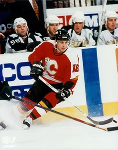 Cory Stillman Calgary Flames Licensed Unsigned Glossy 8x10 Photo NHL  - Picture 1 of 1