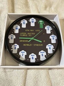 CLASSIC CUP FINAL CLOCK COLLECTION LEEDS UNITED 1972 QUARTZ WALL CLOCK - Picture 1 of 6