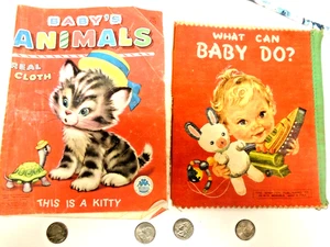 (2) seltene 1957 Kinder Stoffbücher - Was kann Baby tun? & BABY TIERE - Bild 1 von 7