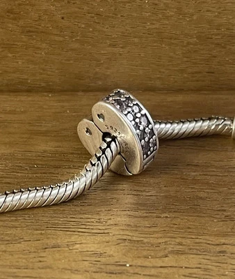 Pandora Charms Plata de Ley 925, Rosa Pavé Corazón Clip Dije 797020PCZ Foto 1 de 4