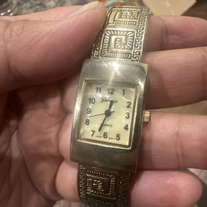 Funktionierende Geneva Uhr Damen goldfarben griechisches Muster Armreif Armband Quarz 20 mm - Bild 1 von 9