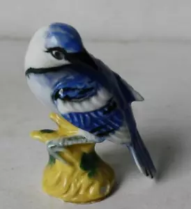 Estatuilla de pájaro azul Blue Jay pequeña miniatura de cerámica pintada a mano pájaro sin marca -- - Imagen 1 de 1