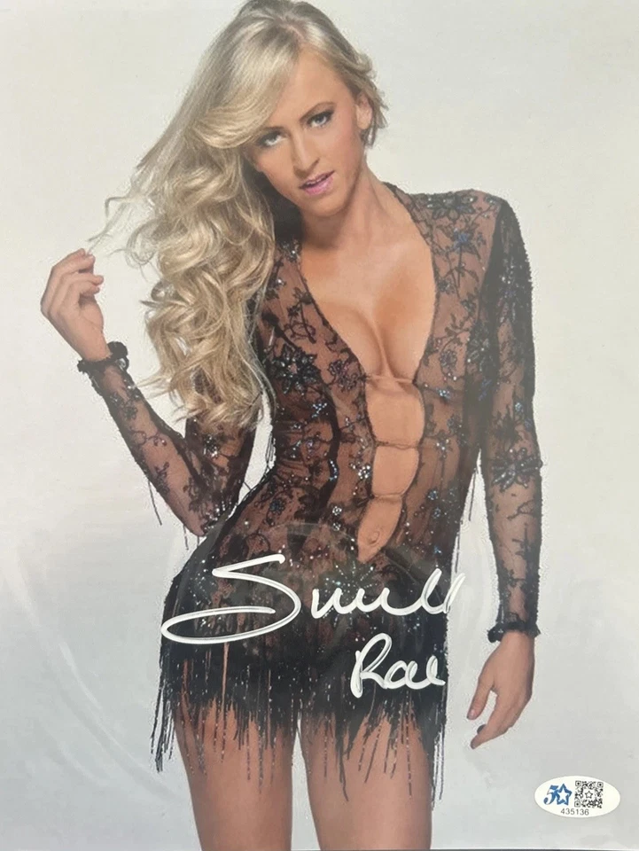 Summer RAE 亲笔签名签名 8 x 10 照片带真品证明 WWE 超级巨星亲笔签名 — 第 1/2 张图片