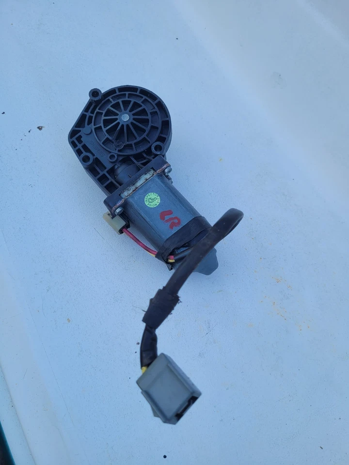 02-11 CROWN VICTORIA MARAUDER DRIVER LEFT REAR WINDOW MOTOR - Image 1 of 4