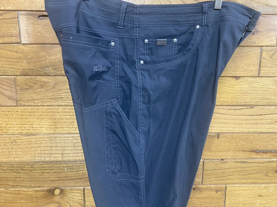 Pantalones de senderismo Kuhl Born In The Mountains para hombre negros/grises talla 40x32 Foto 1 de 4