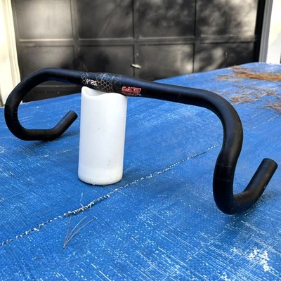 FSA RD200 Handlebars ~  7050 T6 Alloy ~ 44cm Wide ~ 31.8mm Stem Clamp ~ 222 gms - Image 1 of 4