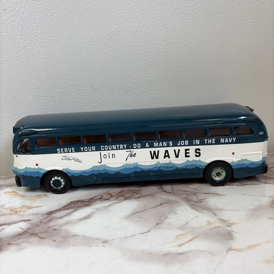 1995 Corgi Classics Greyhound Lines GM  Join The Waves Diecast Bus # 98473 NIB - Image 1 of 4