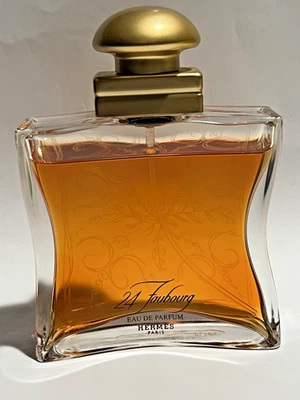 24 perfumes Faubourg spray 1,6 oz Foto 1 de 4