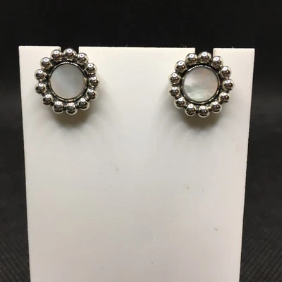 Aretes circulares LAGOS Maya madreperla plata esterlina caviar 12 mm Foto 1 de 4