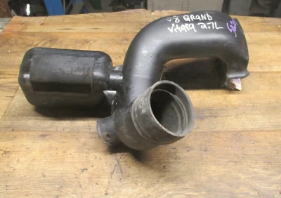 Tubo resonador filtro de aire Suzuki Grand Vitara XL-7 2006-08 solo 2,7 L 1370066J00 Foto 1 de 4