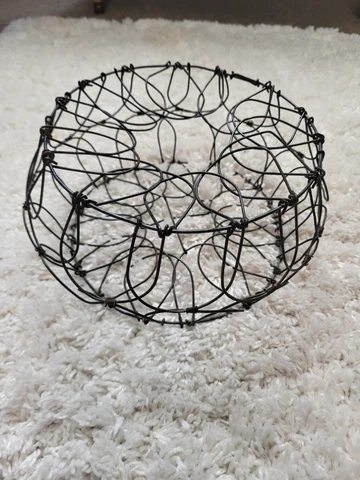 Vintage WIRE EGG BASKET w FOLDING RIM Cover