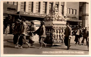 CHINA - SEDAN CHAIR FOR BRIDE AT WEDDING - OLD REAL PHOTO POSTCARD - Picture 1 of 2