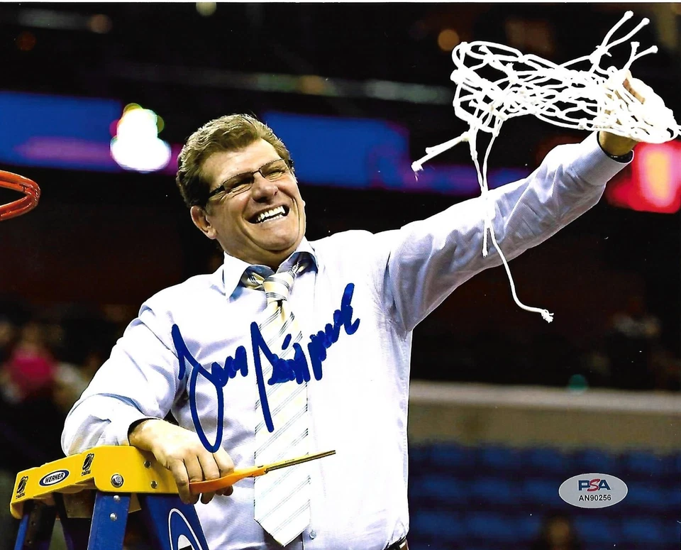 GENO AURIEMMA signed autographed (UCONN HUSKIES) 8X10 PHOTO w/ COA PSA AN90256 - Image 1 of 1