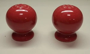 Homer Laughlin Fiesta Scarlett Red Round Salt & Pepper Shakers - Picture 1 of 1