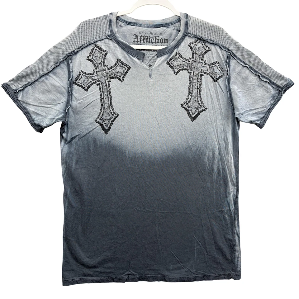 Camisa Affliction Para Hombres XL Gris Cuello en V Alado Cruz Gráfico Hecha en EE. UU. Hebilla Y2K Foto 1 de 4