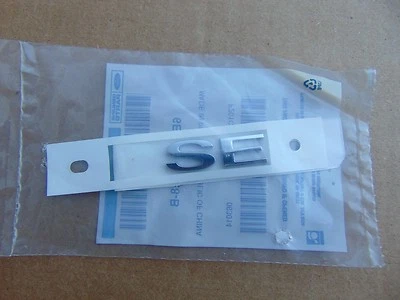 TAPA MALETERO FORD FUSION FOCUS MKZ MILAN EMBLEMA SE 6E5Z-5442528-B Foto 1 de 2