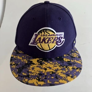 Sombrero Púrpura Los Angeles Lakers '47 Marca Madera Dura Clásicos Digital Correa Camuflada - Imagen 1 de 7