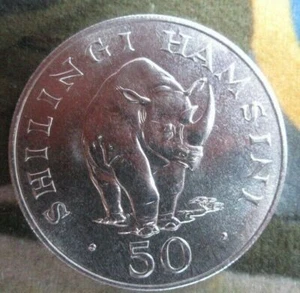 Moneda de rinoceronte negro de 50 shilingi 1974 Royal Mint Tanzania conservación - Imagen 1 de 2