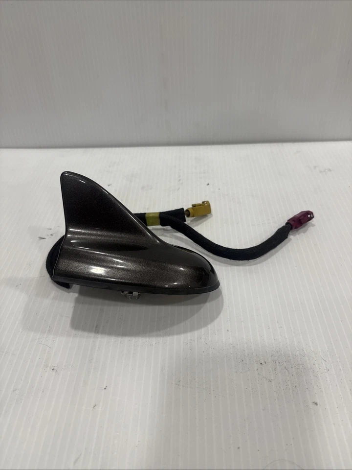 Antena Chrysler 200 2015 2016 2017 OEM P5NU67LAUAB Foto 1 de 4