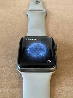 Apple Watch Series 3 42mm Cassa Alluminio Grigio Siderale, Cinturino Silicone - Immagine 1 di 4