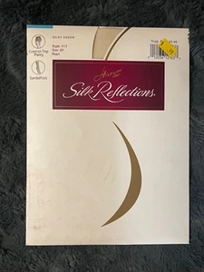Sexy silky sheer pearl Hanes Silk Reflections VTG 1998 pantyhose Size EF NWT - Picture 1 of 2