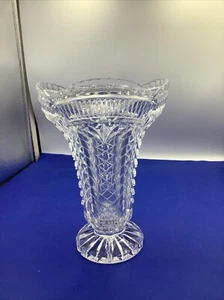 Beautiful Heavy Crystal Vase 27cm High - Picture 1 of 7
