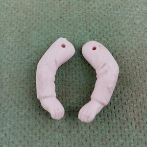Brazos de muñecas antiguos de porcelana para casa de muñecas, fijación de alambre de manga moldeada, 1,5", Alemania - Imagen 1 de 5