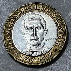 DOMINICAN REPUBLIC ๐ฉ๐ด FIVE (5) PESOS COIN 1997 (COMMEMORATIVE COIN) - Picture 1 of 2