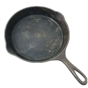 Vintage Griswold 754 No.7 Cast Iron Skillet with Heat Ring Sits Flat Made In USA - Picture 1 of 12