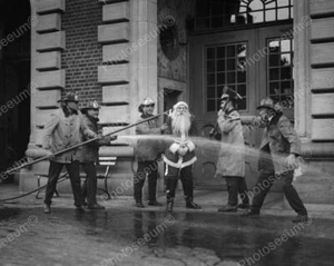 Fire Men Save Santa Claus At Fire Dept 8x10 Reprint Of Old Photo - Bild 1 von 1