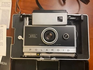 Polaroid Automatic 250 Land Camera! Vintage! - Picture 1 of 13