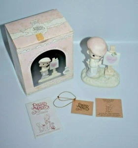 Figura de colección 1986 Precious Moments Loving You Dear Valentine Boy - Imagen 1 de 12