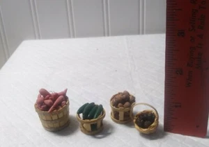 Vintage Puppenhaus Miniatur Produkte Ständer/Lebensmittelgeschäft Behälter mit Gemüse - Bild 1 von 5