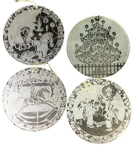 4 decorazioni natalizie in vetro inciso 3" vintage Jr League of Austin‌‌‌‌‌‌ TX - Foto 1 di 6