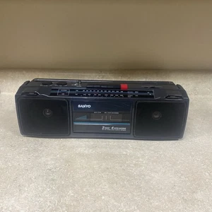 Altavoces vintage Sanyo M7024A Boombox AM/FM Cassette 2 vías 4 (¡Funciona!!) - Imagen 1 de 6
