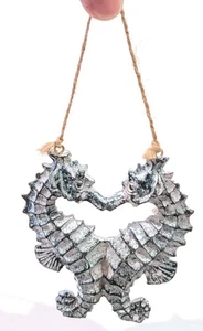 Adorno Brillante Navidad Caballo de Mar Colgante en Forma de Corazón 3.5" x 3" - Imagen 1 de 4