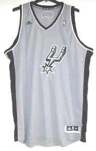 CAMISETA GRIS ADIDAS SAN ANTONIO SPURS SWINGMAN EQUIPO EN BLANCO 3XL - Imagen 1 de 8