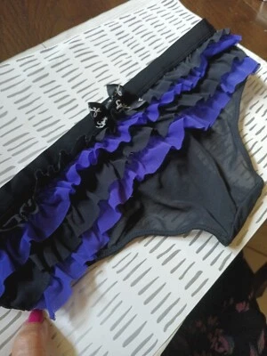 Bragas vintage con volantes moradas negras "volantes y emociones" LaSenza nuevas sin etiquetas - XS/S pin up  Foto 1 de 4