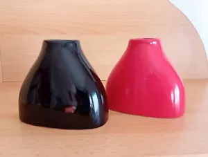 2 kleinere Deko Vasen Schwarz Rot Porzellan Keramik Blumen - Bild 1 von 7
