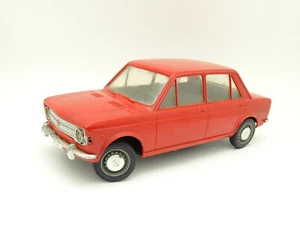 Pocher 1/13 Plastique à Piles - Fiat 128 Rouge - Picture 1 of 5