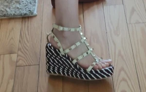 Valentino Garavani Rockstud Wedge Platform Sandals Size 6 White Color - Picture 1 of 5