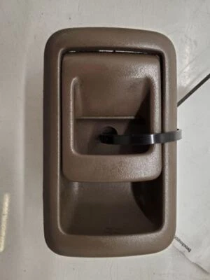 Toyota Tercel cupé, manija de puerta interior izquierda, 97-98, tostado, FA42, 69206-16100-B0 Foto 1 de 4