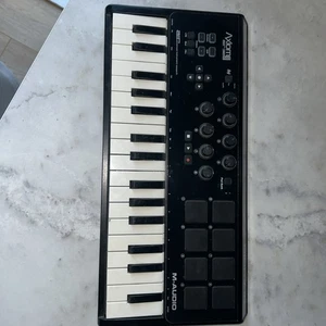 M-Audio Axiom Air Mini 32 Midi Controller. Fully Working - Picture 1 of 4