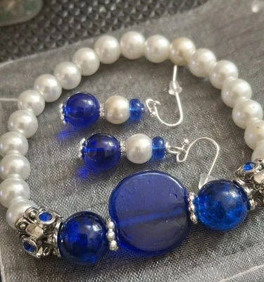 Juego de pulsera y pendientes hechos a mano para dama imitación perla cobolto azul cristal azul real Foto 1 de 4