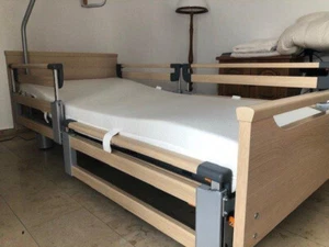 Burmeier Regia Pflegebett elektrisch gebraucht 90x200 inkl.Matraze und Zubehör - Bild 1 von 14
