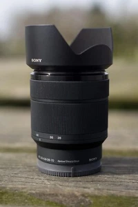 Sony Alpha SEL2870 28-70 mm F/3.5-5.6 IS AF OSS FE Objektiv - Bild 1 von 2