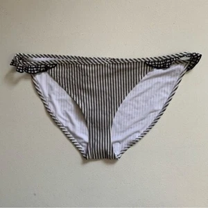 Aerie Size Medium Black & White Seersucker Ruffle Bikini Bottom NWT - Picture 1 of 13
