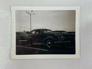 Classic Car Show Dealership B&W Photograph 2.5 x 3.25 - Foto 1 di 2