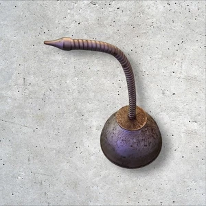 Engrasador de latas de aceite con bomba de pulgar de metal tono plateado vintage hecho en EE. UU. 9,75 pulgadas x 3,5 pulgadas - Imagen 1 de 3