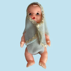 Vintage 1972 Baby Puppe 5" UD Co. Hong Kong Vinyl mit Kapuze Decke Mini Puppe - Bild 1 von 7